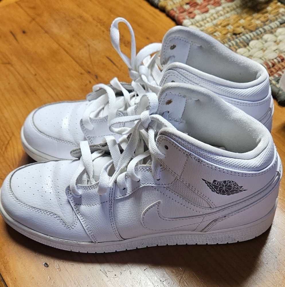 Nike Air Jordan White Leather High-Tops